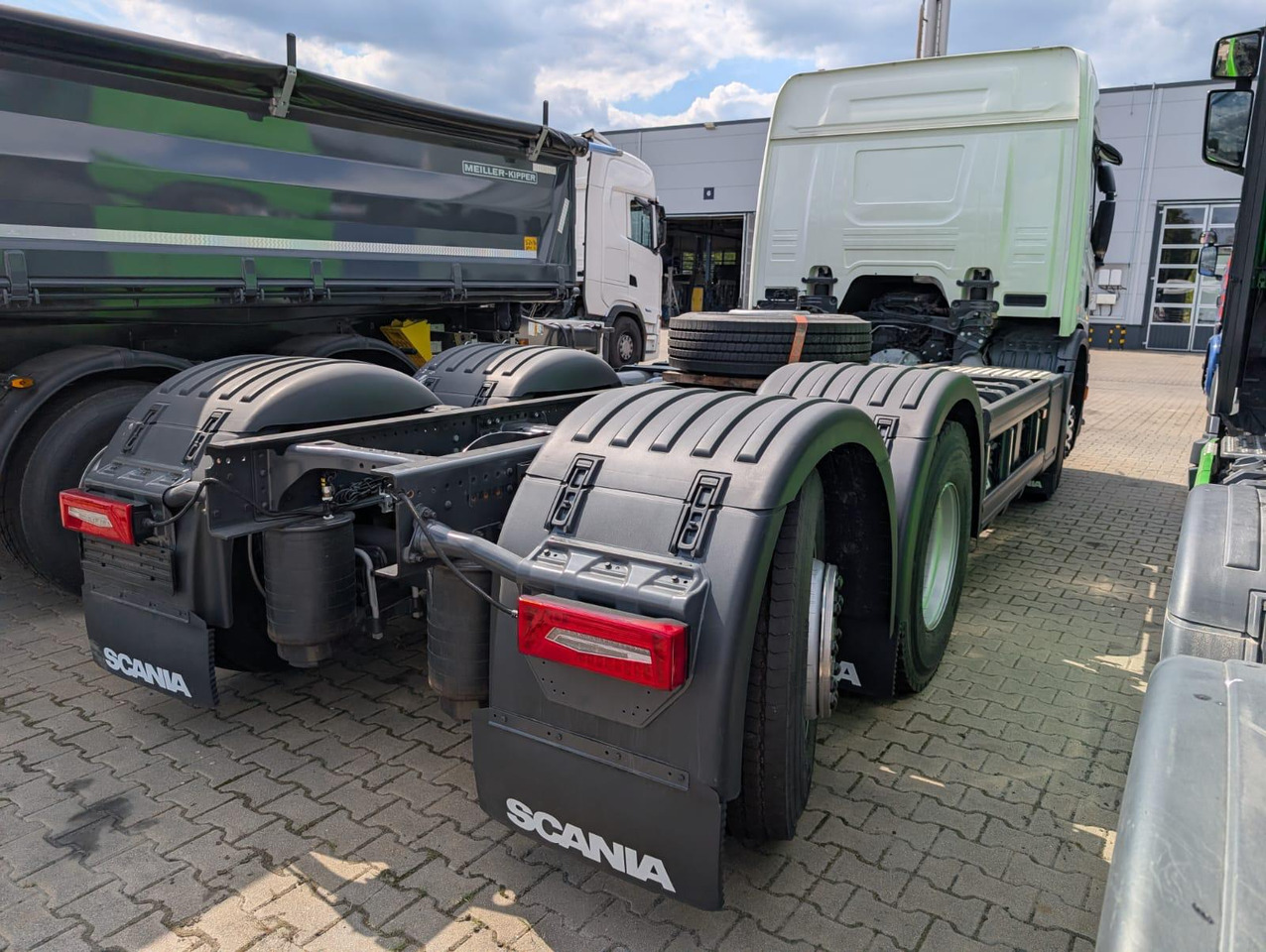 SCANIA P 340 B6x2*4NA / chassis frame / steering axle / CNG / large cab / 8 units - شاحنة النفايات: صورة 3 SCANIA P 340 B6x2*4NA / chassis frame / steering axle / CNG / large cab / 8 units - شاحنة النفايات: صورة 3