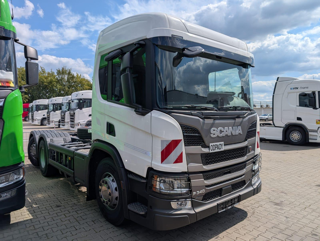 SCANIA P 340 B6x2*4NA / chassis frame / steering axle / CNG / large cab / 8 units - شاحنة النفايات: صورة 2 SCANIA P 340 B6x2*4NA / chassis frame / steering axle / CNG / large cab / 8 units - شاحنة النفايات: صورة 2