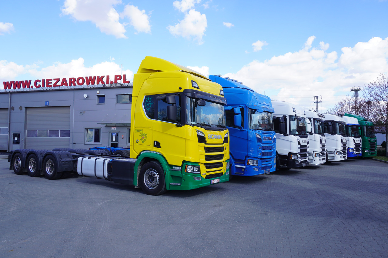 SCANIA R650 V8 / 650 HP/ frame 8.8 m / steered 4th axis / 20 units - شاحنة كرين: صورة 1 SCANIA R650 V8 / 650 HP/ frame 8.8 m / steered 4th axis / 20 units - شاحنة كرين: صورة 1