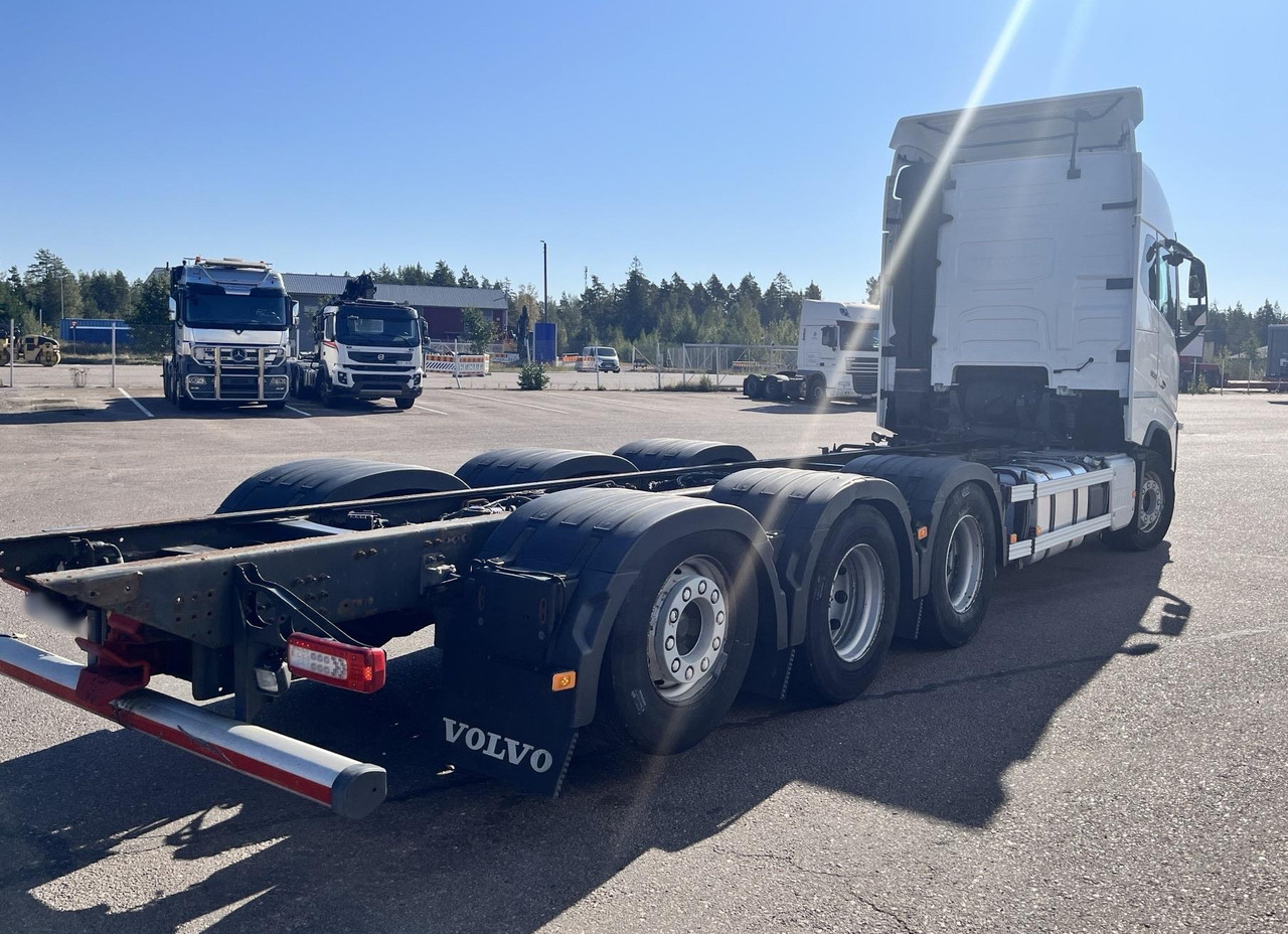 VOLVO FH 650 8x4 / Truck chassis / Sleeper cab - شاحنة كرين: صورة 3 VOLVO FH 650 8x4 / Truck chassis / Sleeper cab - شاحنة كرين: صورة 3