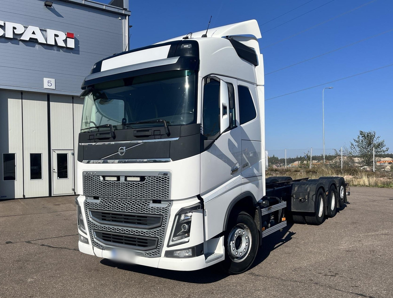 VOLVO FH 650 8x4 / Truck chassis / Sleeper cab - شاحنة هيكل كابينة: صورة 2 VOLVO FH 650 8x4 / Truck chassis / Sleeper cab - شاحنة هيكل كابينة: صورة 2