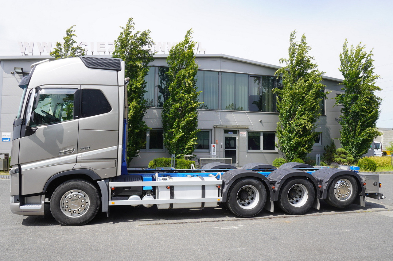 VOLVO FH16 750 8x4x4 / 750 HP! / Frame 685 cm / Steered 4th axle - شاحنة هيكل كابينة: صورة 3 VOLVO FH16 750 8x4x4 / 750 HP! / Frame 685 cm / Steered 4th axle - شاحنة هيكل كابينة: صورة 3