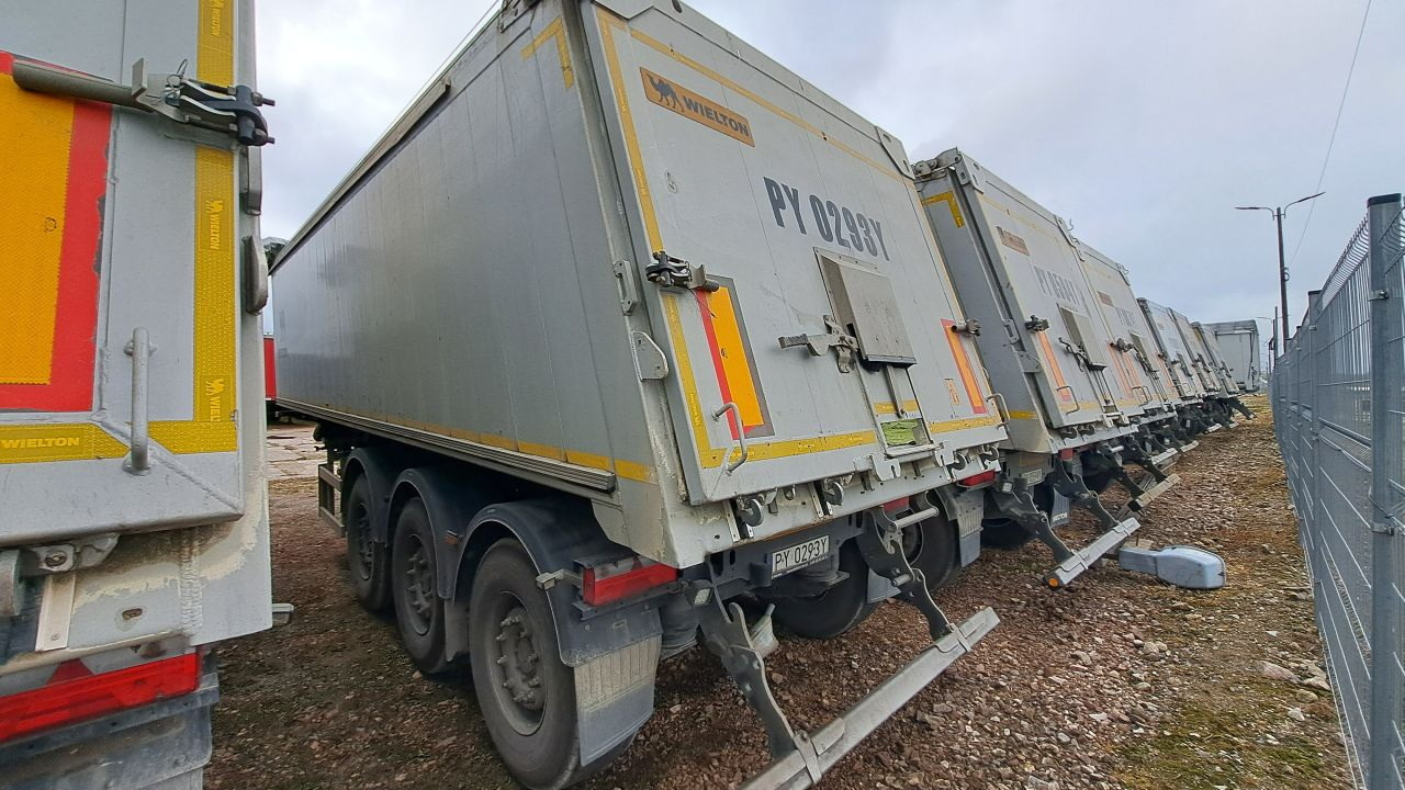 WIELTON NW-3 / weight 6.2 t / capacity 38m3 / Electrically folded roof / Teflon / 20 units, 2022 - قلابة نصف مقطورة نصف مقطورة قلابة: صورة 4 WIELTON NW-3 / weight 6.2 t / capacity 38m3 / Electrically folded roof / Teflon / 20 units, 2022 - قلابة نصف مقطورة نصف مقطورة قلابة: صورة 4
