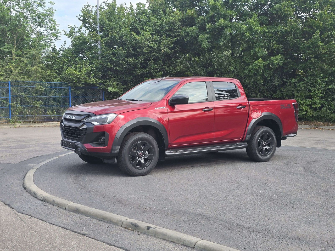Isuzu D-Max V-Cross im Vorlauf 25er Modell - سيارة دفع رباعي: صورة 2 Isuzu D-Max V-Cross im Vorlauf 25er Modell - سيارة دفع رباعي: صورة 2