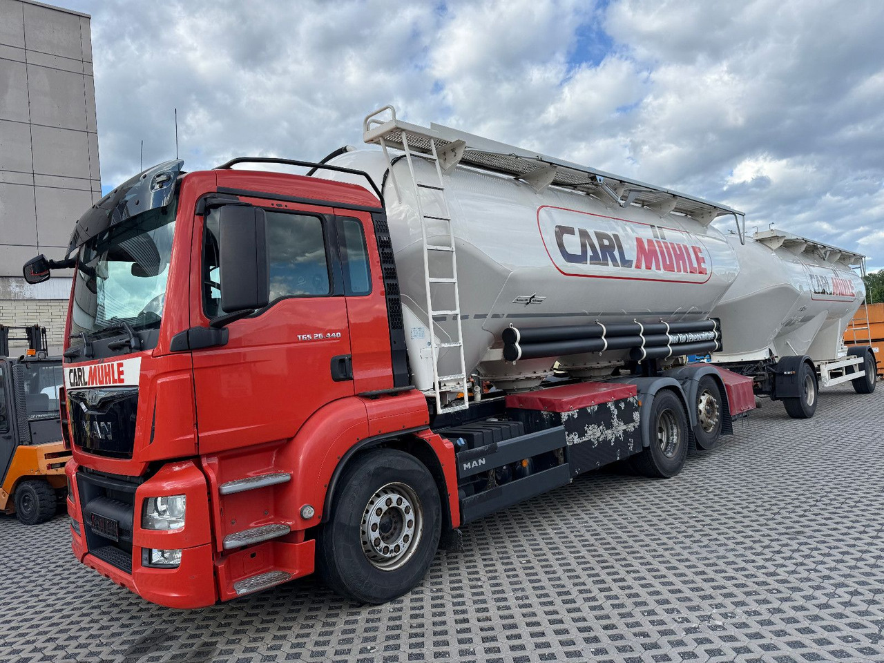 MAN TGS 26,440 Silo 31m³ Getreide Staub Rieselgüter - شاحنة الشفط: صورة 1 MAN TGS 26,440 Silo 31m³ Getreide Staub Rieselgüter - شاحنة الشفط: صورة 1