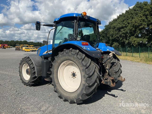 2004 New Holland TS135 A 4WD Tractor - جرار: صورة 3 2004 New Holland TS135 A 4WD Tractor - جرار: صورة 3