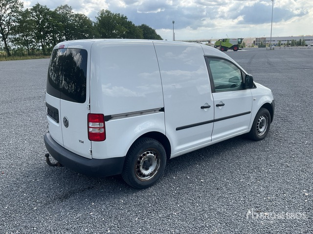 2011 Volkswagen Caddy TDI Automobile - سيارة: صورة 4 2011 Volkswagen Caddy TDI Automobile - سيارة: صورة 4
