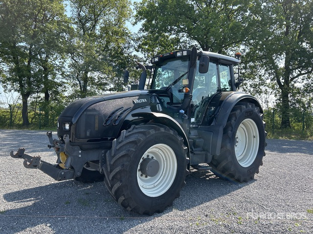 2012 Valtra T213 4WD Tractor - جرار: صورة 1 2012 Valtra T213 4WD Tractor - جرار: صورة 1