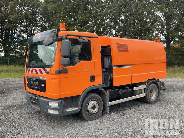 2013 MAN TGL12.220 2013 Faun ViaJet 5R-HS on Kehrmaschine - سياره كنس شوارع: صورة 2 2013 MAN TGL12.220 2013 Faun ViaJet 5R-HS on Kehrmaschine - سياره كنس شوارع: صورة 2
