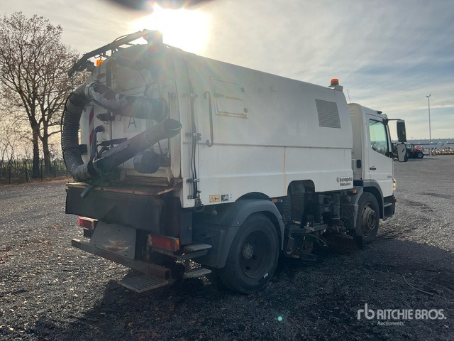 2013 Mercedes-Benz 1324 4x2 Sweeper Truck - سياره كنس شوارع: صورة 4 2013 Mercedes-Benz 1324 4x2 Sweeper Truck - سياره كنس شوارع: صورة 4