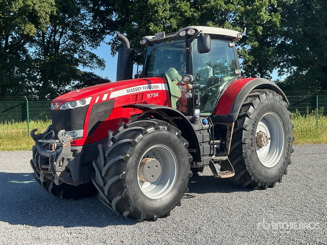 2015 Massey Ferguson 8732 Dyna-VT 4WD Tractor - جرار: صورة 1 2015 Massey Ferguson 8732 Dyna-VT 4WD Tractor - جرار: صورة 1