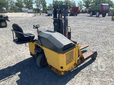 MOFFETT M1 15.1 - رافعة شوكية للأرض الوعرة: صورة 3 MOFFETT M1 15.1 - رافعة شوكية للأرض الوعرة: صورة 3