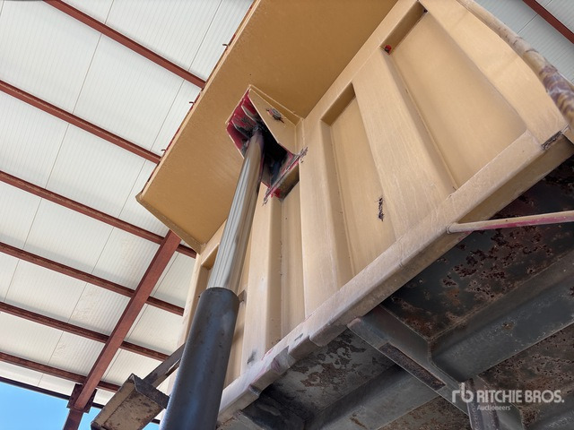 1998 Volvo FL10 360 6x4 T/A Dump Truck - شاحنة قلاب: صورة 5 1998 Volvo FL10 360 6x4 T/A Dump Truck - شاحنة قلاب: صورة 5