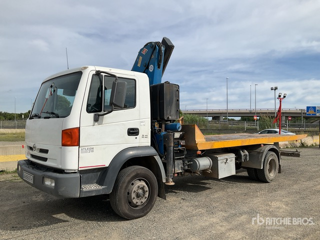 2002 Nissan Atleon 210 4x2 with Crane Rollback Truck - شاحنة سحب: صورة 2 2002 Nissan Atleon 210 4x2 with Crane Rollback Truck - شاحنة سحب: صورة 2