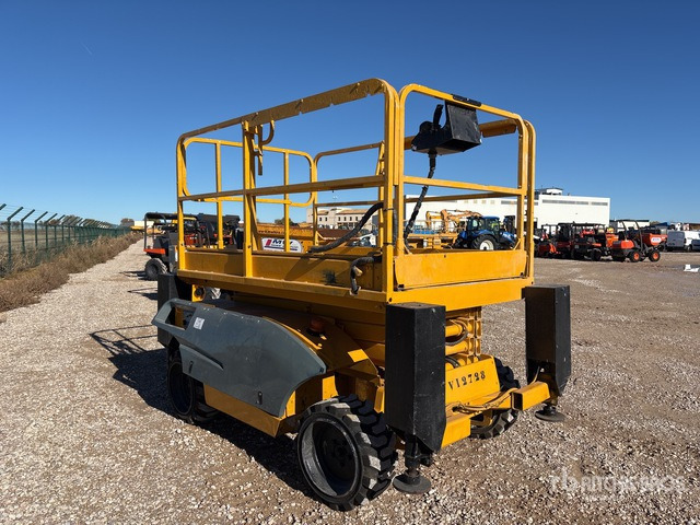 2006 Haulotte Compact 10DX 4x4 Diesel Scissor Lift - رافعة هيدروليكية مقصية: صورة 3 2006 Haulotte Compact 10DX 4x4 Diesel Scissor Lift - رافعة هيدروليكية مقصية: صورة 3