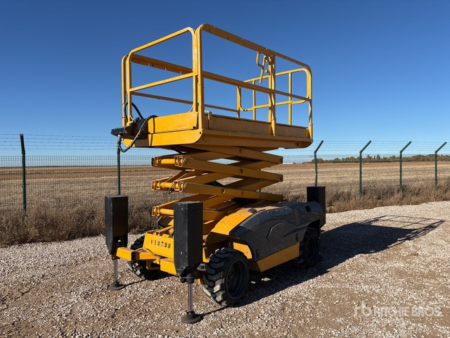 2006 Haulotte Compact 10DX 4x4 Diesel Scissor Lift - رافعة هيدروليكية مقصية: صورة 1 2006 Haulotte Compact 10DX 4x4 Diesel Scissor Lift - رافعة هيدروليكية مقصية: صورة 1