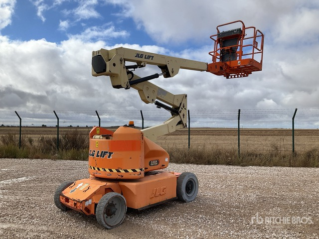 2006 JLG E400AN 2WD Electric Articulating Boom Lift - شاحنة ذراع مفصلي: صورة 2 2006 JLG E400AN 2WD Electric Articulating Boom Lift - شاحنة ذراع مفصلي: صورة 2