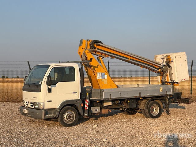 2006 Nissan Cabstar 35.10 2006 Movex P150TL/C 15 m on 4x2 Bucket Truck - منصة تلسكوبية محمولة على شاحنة: صورة 2 2006 Nissan Cabstar 35.10 2006 Movex P150TL/C 15 m on 4x2 Bucket Truck - منصة تلسكوبية محمولة على شاحنة: صورة 2