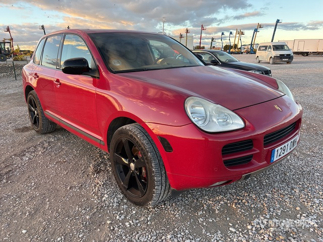 2006 Porsche Cayenne SUV - سيارة دفع رباعي: صورة 3 2006 Porsche Cayenne SUV - سيارة دفع رباعي: صورة 3