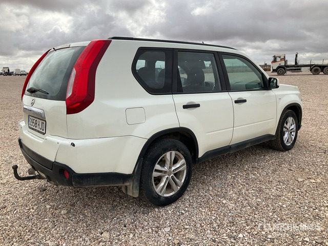 2012 Nissan X-Trail AWD SUV - سيارة دفع رباعي: صورة 3 2012 Nissan X-Trail AWD SUV - سيارة دفع رباعي: صورة 3