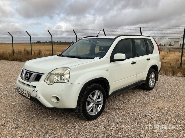 2012 Nissan X-Trail AWD SUV - سيارة دفع رباعي: صورة 2 2012 Nissan X-Trail AWD SUV - سيارة دفع رباعي: صورة 2
