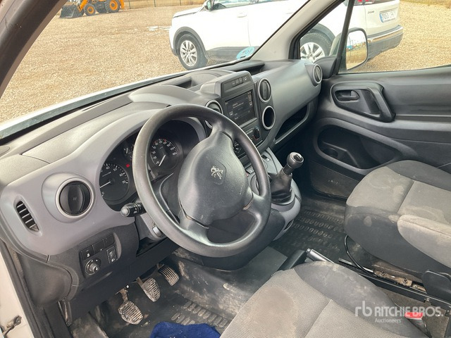 2018 Peugeot Partner BlueHDI L1 Confort Cargo Van - آليات: صورة 4 2018 Peugeot Partner BlueHDI L1 Confort Cargo Van - آليات: صورة 4