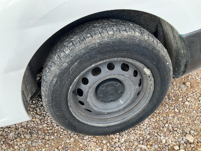 2018 Peugeot Partner BlueHDI L1 Confort Cargo Van - آليات: صورة 3 2018 Peugeot Partner BlueHDI L1 Confort Cargo Van - آليات: صورة 3