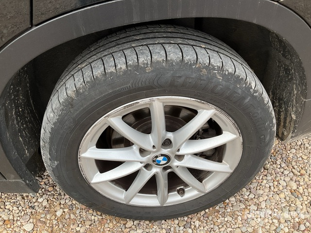 2020 BMW X1 20 XDrive Automobile - سيارة: صورة 4 2020 BMW X1 20 XDrive Automobile - سيارة: صورة 4