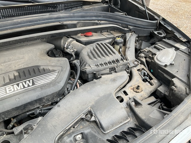 2020 BMW X1 20 XDrive Automobile - سيارة: صورة 5 2020 BMW X1 20 XDrive Automobile - سيارة: صورة 5