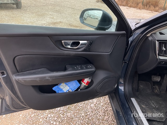 2021 Volvo V60 SUV - سيارة دفع رباعي: صورة 4 2021 Volvo V60 SUV - سيارة دفع رباعي: صورة 4