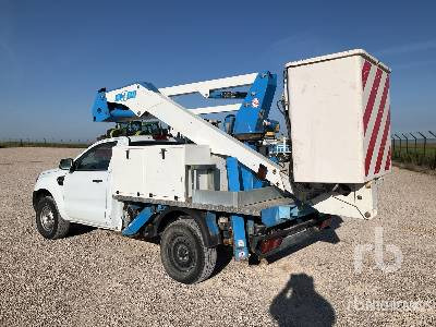 FORD RANGER 4x4 - شاحنة البيك أب: صورة 2 FORD RANGER 4x4 - شاحنة البيك أب: صورة 2