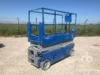 GENIE GS2032 - رافعة هيدروليكية مقصية: صورة 2 GENIE GS2032 - رافعة هيدروليكية مقصية: صورة 2