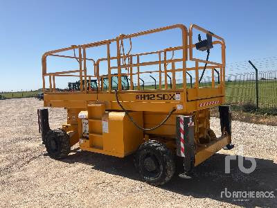 HAULOTTE H12SDX 4x4 - رافعة هيدروليكية مقصية: صورة 2 HAULOTTE H12SDX 4x4 - رافعة هيدروليكية مقصية: صورة 2