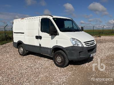 IVECO 35S10 4x2 - شاحنة مقفلة: صورة 4 IVECO 35S10 4x2 - شاحنة مقفلة: صورة 4