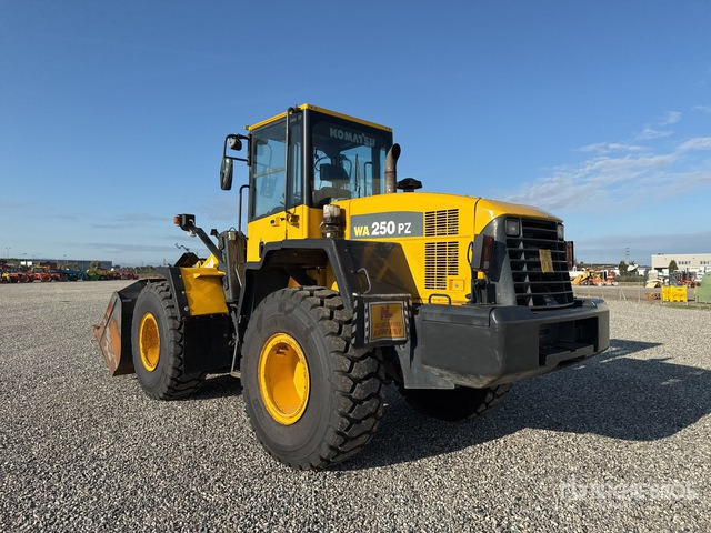 2003 Komatsu WA250-5 Pala gommata - اللودر بعجل: صورة 4 2003 Komatsu WA250-5 Pala gommata - اللودر بعجل: صورة 4