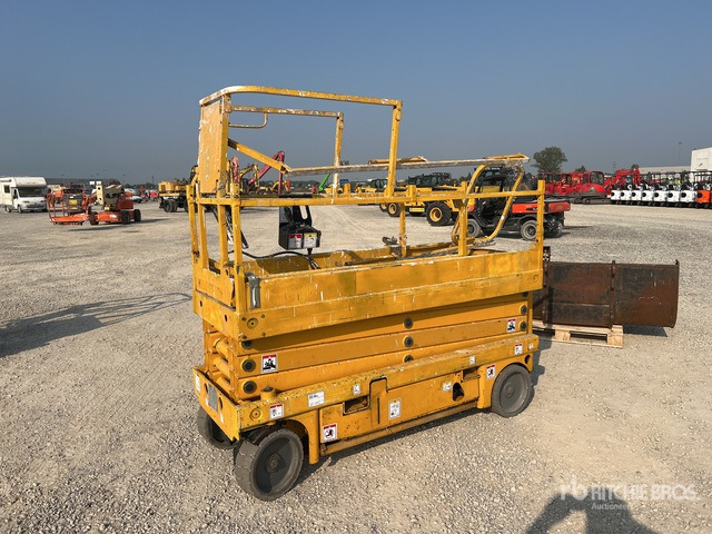 2006 Haulotte Compact 10N Electric (Inoperable) Scissor Lift - رافعة هيدروليكية مقصية: صورة 4 2006 Haulotte Compact 10N Electric (Inoperable) Scissor Lift - رافعة هيدروليكية مقصية: صورة 4