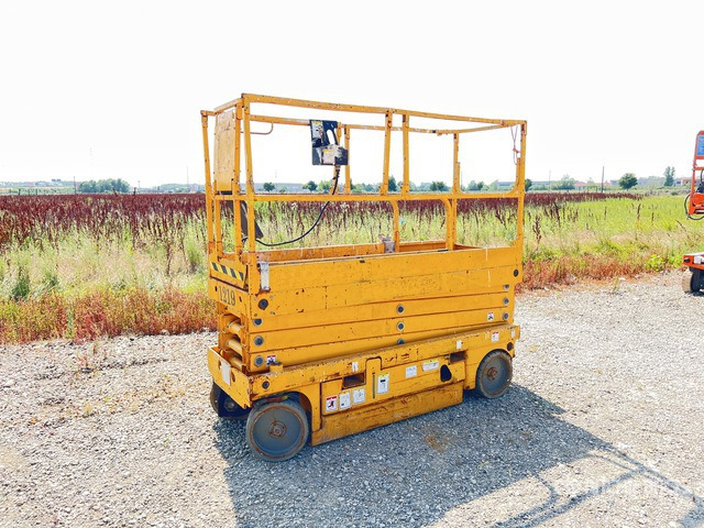 2006 Haulotte Compact 10N Electric (Inoperable) Scissor Lift - رافعة هيدروليكية مقصية: صورة 3 2006 Haulotte Compact 10N Electric (Inoperable) Scissor Lift - رافعة هيدروليكية مقصية: صورة 3
