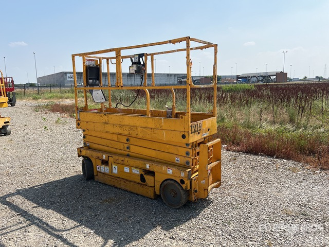 2006 Haulotte Compact 10N Electric (Inoperable) Scissor Lift - رافعة هيدروليكية مقصية: صورة 4 2006 Haulotte Compact 10N Electric (Inoperable) Scissor Lift - رافعة هيدروليكية مقصية: صورة 4