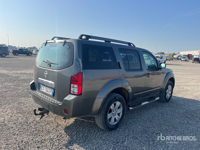 2006 Nissan Pathfinder SUV - سيارة دفع رباعي: صورة 3 2006 Nissan Pathfinder SUV - سيارة دفع رباعي: صورة 3