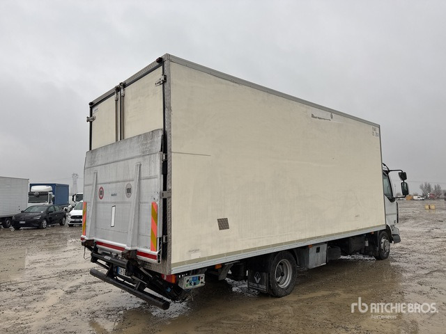 2008 Renault Midlum 220Dxi 4x2 Refrigerated Truck - شاحنة الفريزر: صورة 3 2008 Renault Midlum 220Dxi 4x2 Refrigerated Truck - شاحنة الفريزر: صورة 3