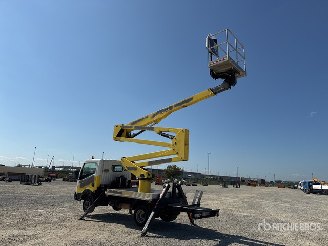 2011 Nissan Cabstar 2011 Socage DA320 20 m on Bucket Truck - منصة تلسكوبية محمولة على شاحنة: صورة 4 2011 Nissan Cabstar 2011 Socage DA320 20 m on Bucket Truck - منصة تلسكوبية محمولة على شاحنة: صورة 4