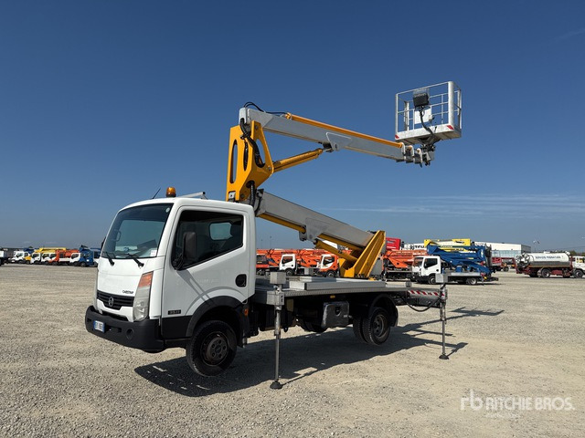 2011 Nissan Cabstar 35 - 11 2011 Multitel Pagliero MX250EX ... Bucket Truck - منصة تلسكوبية محمولة على شاحنة: صورة 1 2011 Nissan Cabstar 35 - 11 2011 Multitel Pagliero MX250EX ... Bucket Truck - منصة تلسكوبية محمولة على شاحنة: صورة 1