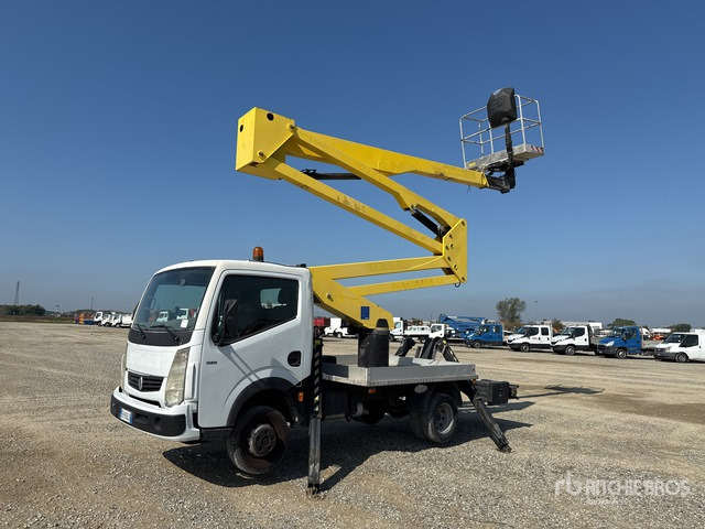 2011 Renault Maxity 110Dxi 2011 Socage DA320 20 m on Bucket Truck - منصة تلسكوبية محمولة على شاحنة: صورة 2 2011 Renault Maxity 110Dxi 2011 Socage DA320 20 m on Bucket Truck - منصة تلسكوبية محمولة على شاحنة: صورة 2