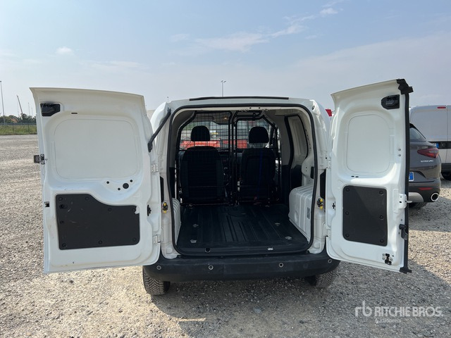 2016 Fiat Fiorino 1.3 MJT SX 16v Van Truck - فان المدمجة: صورة 5 2016 Fiat Fiorino 1.3 MJT SX 16v Van Truck - فان المدمجة: صورة 5