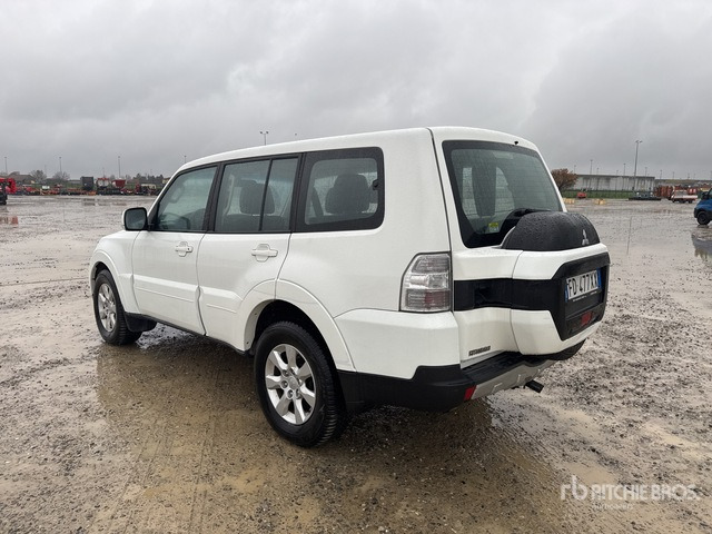 2016 Mitsubishi Pajero 3.2 LWB 4WD SUV - سيارة دفع رباعي: صورة 2 2016 Mitsubishi Pajero 3.2 LWB 4WD SUV - سيارة دفع رباعي: صورة 2