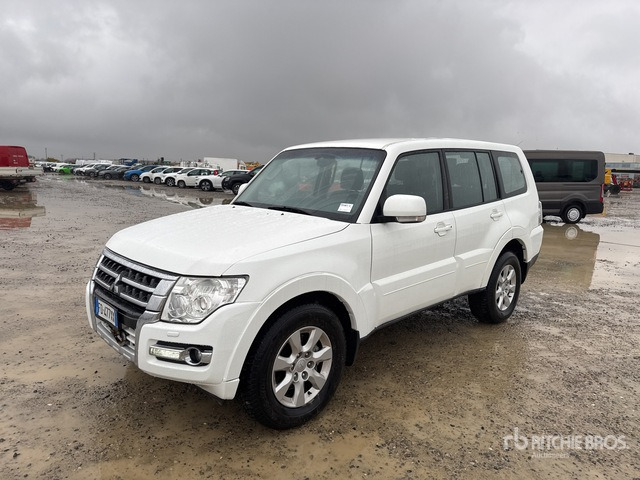2016 Mitsubishi Pajero 3.2 LWB 4WD SUV - سيارة دفع رباعي: صورة 1 2016 Mitsubishi Pajero 3.2 LWB 4WD SUV - سيارة دفع رباعي: صورة 1