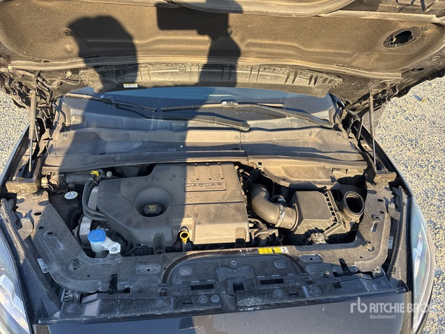 2018 Jaguar E Pace 2.0D I4 R-DYNAMIC SE 4WD 240CV SUV - سيارة دفع رباعي: صورة 5 2018 Jaguar E Pace 2.0D I4 R-DYNAMIC SE 4WD 240CV SUV - سيارة دفع رباعي: صورة 5