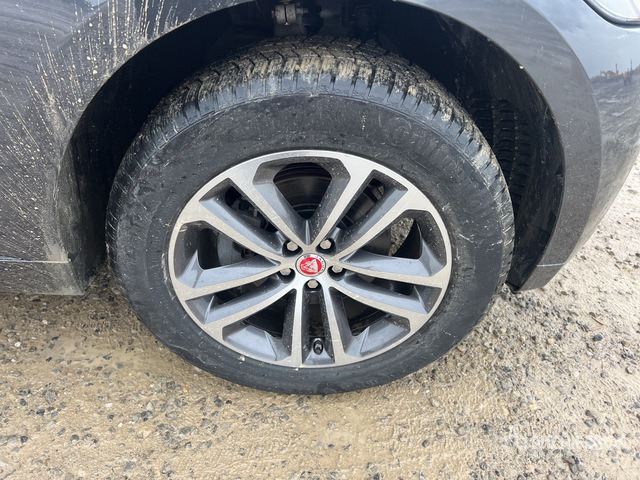 2019 Jaguar F-Pace 2.0D I4 180CV R-SPORT AWD SUV - سيارة دفع رباعي: صورة 5 2019 Jaguar F-Pace 2.0D I4 180CV R-SPORT AWD SUV - سيارة دفع رباعي: صورة 5