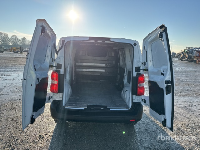 2020 Peugeot Expert 2.0 BLUEHDI 120 SeS PREMIUM STAND Van Truck - شاحنة مقفلة: صورة 4 2020 Peugeot Expert 2.0 BLUEHDI 120 SeS PREMIUM STAND Van Truck - شاحنة مقفلة: صورة 4