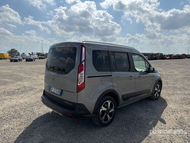 2021 Ford Tourneo Connect 5 seats Van Truck - فان المدمجة: صورة 3 2021 Ford Tourneo Connect 5 seats Van Truck - فان المدمجة: صورة 3